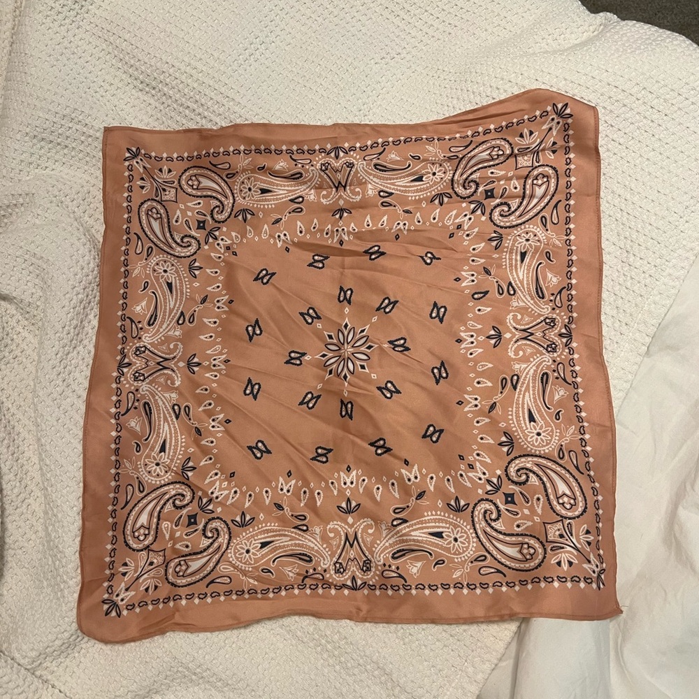 AE Silky Bandana